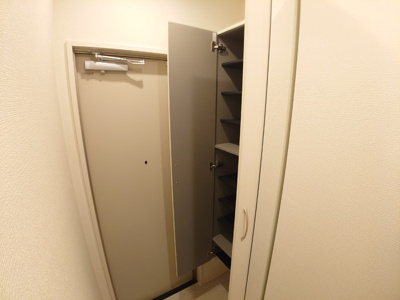【玄関】 | グランドソレイユ | シューズボックスのある玄関です