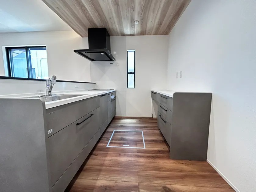 ●鈴鹿市末広南1丁目 新築戸建の玄関