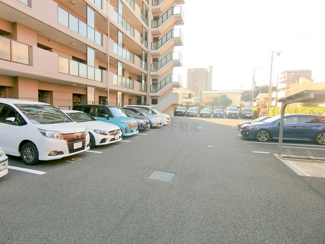 グランイーグル多摩川スカイガーデンの駐車場