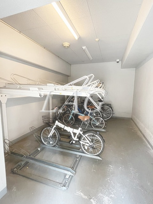 【その他共用部分】 | ブライズ神田岩本町 | 駐輪場です。