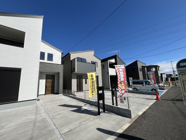 新築一戸建　飯能市双柳　全11棟　⑨号棟の前面道路含む現地写真