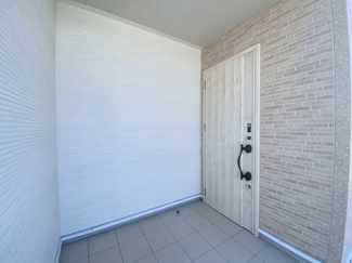 【玄関】 | うるま市石川（限定1棟） | ※同仕様写真です　スマートキー付き♪