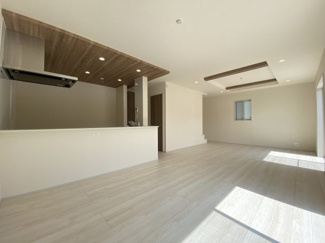 【居間・リビング】 | うるま市石川（限定1棟） | ※同仕様写真です　リビングはオシャレで解放感ある吹き抜け♪