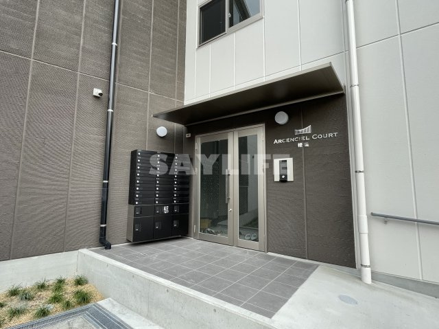 アルカンシェルコート緑橋のエントランス