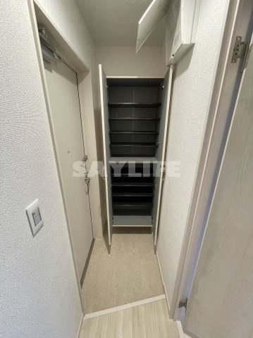 アルカンシェルコート緑橋の玄関