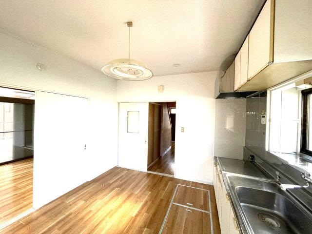 北塚貸家の居間・リビング