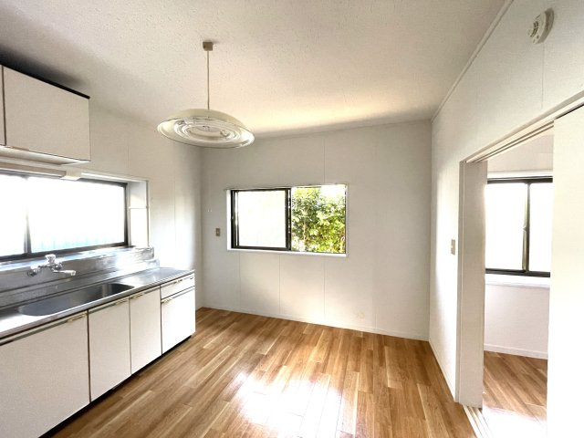 北塚貸家の居間・リビング