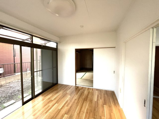 北塚貸家の居間・リビング