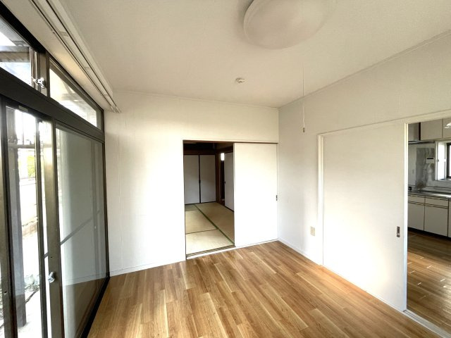 北塚貸家の居間・リビング