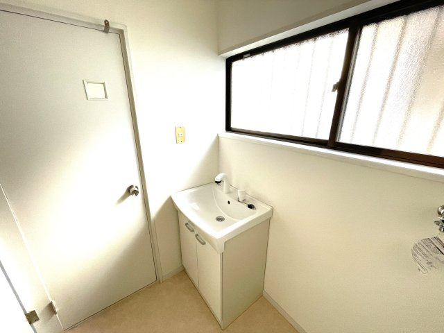 北塚貸家の独立洗面台