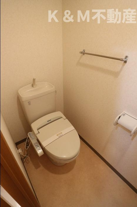 アルカンシェルのトイレ|落ち着いた色調のトイレです