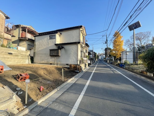 板橋区西台3丁目 限定1区画の前面道路含む現地写真|南西側約6.0ｍ公道に面する日当り良好な立地
広々した前面道路は開放感を与えてくれます
