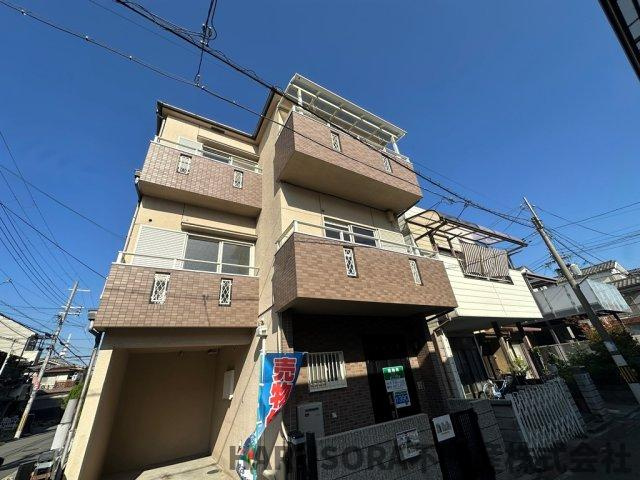 寝屋川市楠根南町　3階建の外観