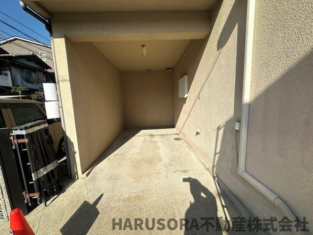 寝屋川市楠根南町　3階建の駐車場