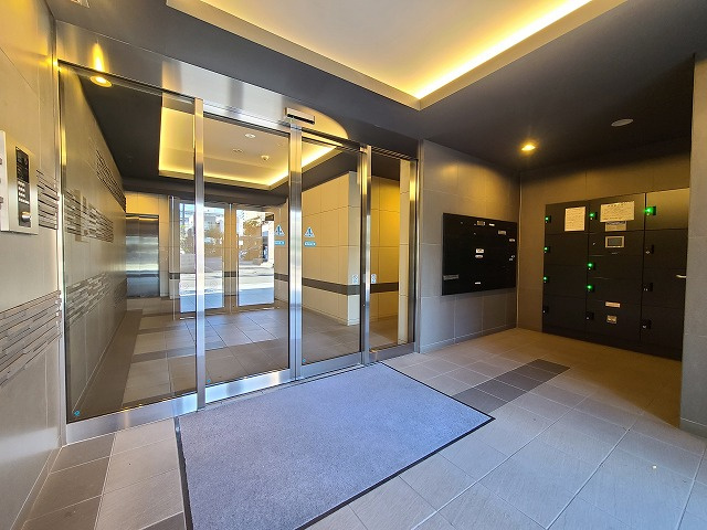 ザ・レジデンス・オブ・トーキョーＳＲ２０のロビー|★１階・共用ロビーに各戸の集合ポスト＆宅配ボックスを完備★