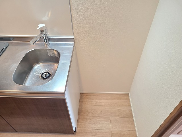 ザ・レジデンス・オブ・トーキョーＳＲ２０のキッチン|★キッチン横に冷蔵庫スペースあり★