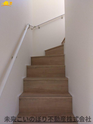 【内装】 | Blooming Garden北足立郡伊奈町中央4丁目1号棟 | 階段スペースには手すりがついており安心です