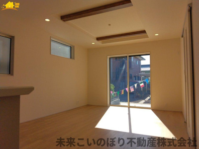 【居間・リビング】 | Blooming Garden北足立郡伊奈町中央4丁目1号棟 | 解放感のある広々LDKで大切な家族との時間が過ごせます。