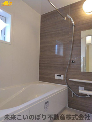 【浴室】 | Blooming Garden北足立郡伊奈町中央4丁目1号棟 | １坪サイズのバスルーム。浴室換気乾燥機を標準装備。乾きやすい床やお手入れのしやすい排水口など、いつも清潔にご使用いただけます。