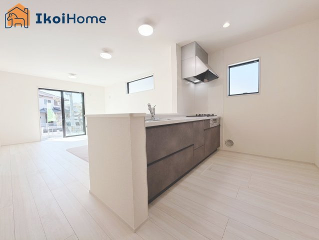 神戸市西区竹の台5期　新築戸建のキッチン|◆同社施工例◆キッチンと同色のカップボードの設置依頼を承ることが多いです。お気軽にご相談下さいませ