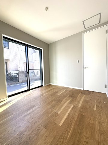 KUGENUMA COAST RESIDENCE – 開放感と光に満ちる、鵠沼海岸のデザイン邸 –の洋室