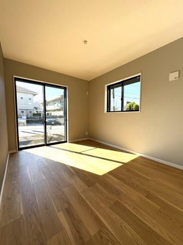 KUGENUMA COAST RESIDENCE – 開放感と光に満ちる、鵠沼海岸のデザイン邸 –の洋室