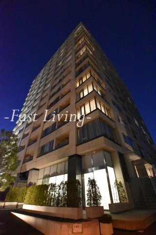 ブランズ四番町のエントランス