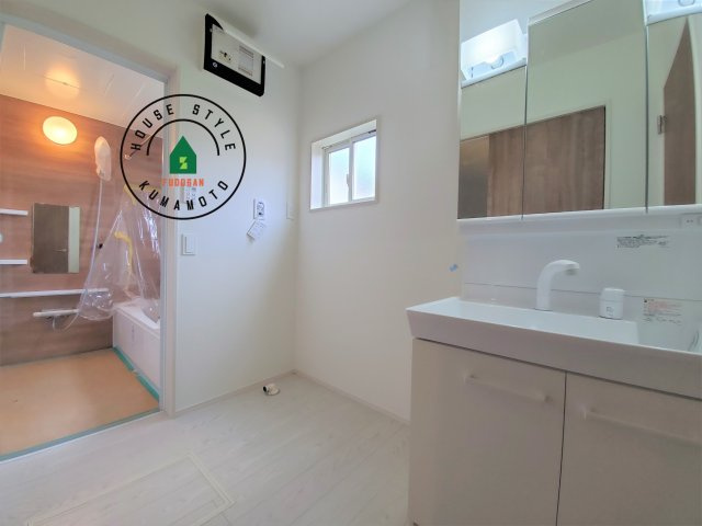 菊池郡大津町大字大津第7-3棟（5号棟）　の内観：施工例|ゆとりの洗面スペースで朝の身支度もスムーズに。暮らしを快適に変えるシャワー付洗面台です！