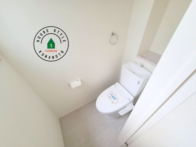 菊池郡大津町大字大津第7-3棟（5号棟）　の内観：施工例|温水洗浄便座を完備しております。2ヶ所にトイレがあるのは朝の慌ただしい時間も安心です。