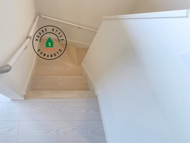 菊池郡大津町大字大津第7-3棟（5号棟）　の内観：施工例|階段からも明るい光が入ります。採光や通風も階段の重要な役割です。