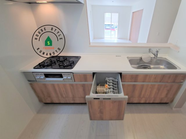 菊池郡大津町大字大津第7-3棟（5号棟）　の内観：施工例|ダイニングテーブルへの配膳がラクラク、お料理はかどるカウンター付きシステムキッチン！