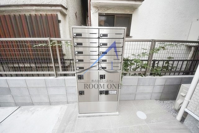 ＣＢ蒲田シャルマンのその他共用部分|集合ポストと宅配ボックスです。