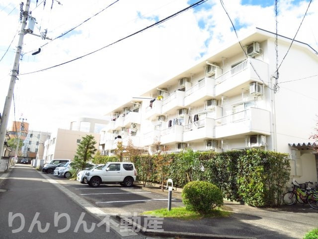 【駐車場】 | メゾンオレンジ3A.B | 駐車場があるので、車を買う予定の方も安心です