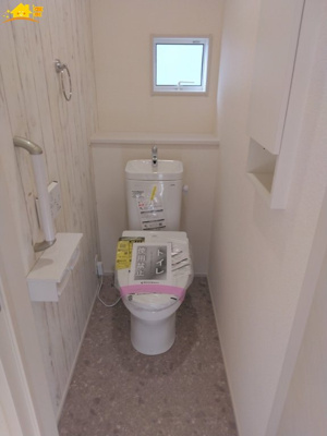 【トイレ】 | Blooming Garden北足立郡伊奈町中央4丁目2号棟 | 白を基調とした清潔感のある空間です◎お好みのアレンジでオリジナルの空間に仕上げましょう♪