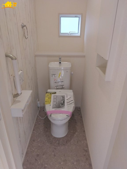 【トイレ】 | Blooming Garden北足立郡伊奈町中央4丁目2号棟 | 白を基調とした清潔感のある空間です◎お好みのアレンジでオリジナルの空間に仕上げましょう♪