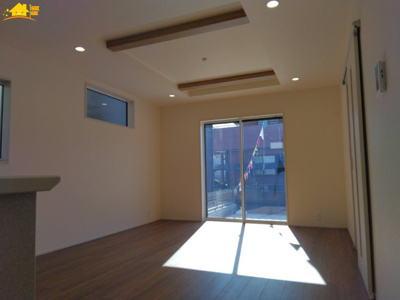 【居間・リビング】 | Blooming Garden北足立郡伊奈町中央4丁目2号棟 | 解放感のある広々LDKで大切な家族との時間が過ごせます。