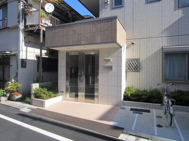 ローズガーデンのエントランス|管理の行き届いたエントランスまわりです。