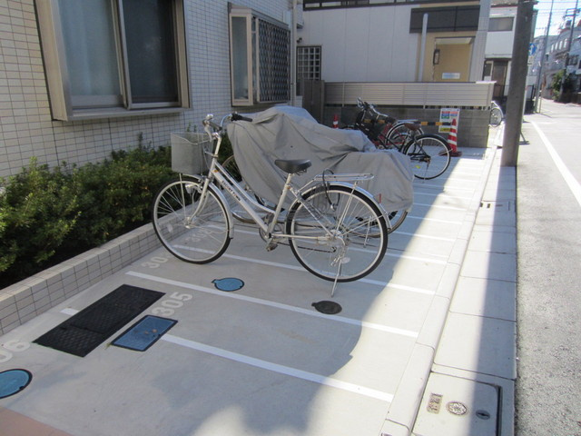 ローズガーデンのその他共用部分|嬉しい駐輪場有りの建物ですよ♪