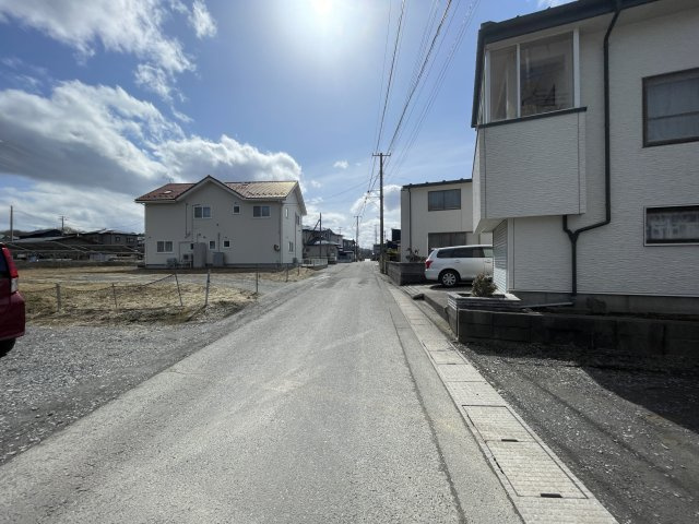 八戸市大字大久保字西ノ平の前面道路含む現地写真