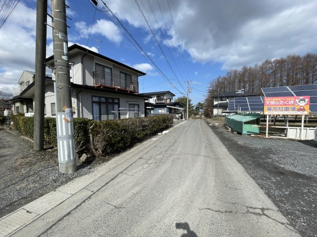 八戸市大字大久保字西ノ平の前面道路含む現地写真