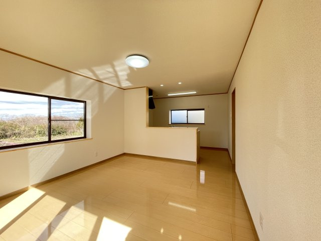 八戸市大字大久保字西ノ平の居間・リビング|【リフォーム前】約14帖のLDKにリフォームする予定です。