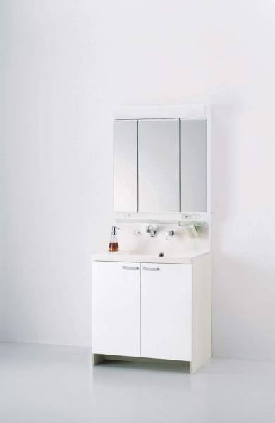 八戸市大字大久保字西ノ平の内観：施工例|【同仕様画像】新品交換予定の洗面化粧台は三面鏡タイプを採用しました。朝の支度がしやすく、見た目もすっきりします。