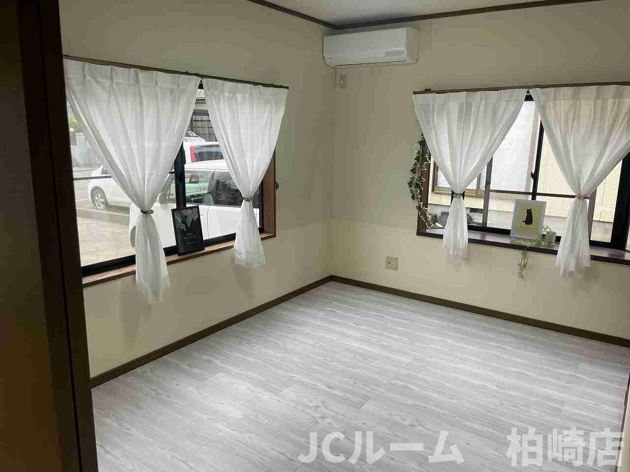 柏崎市向陽町のアパートの居間・リビング