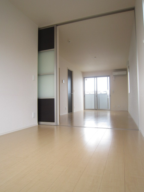 レガート清水の居間・リビング|別号室の参考写真です