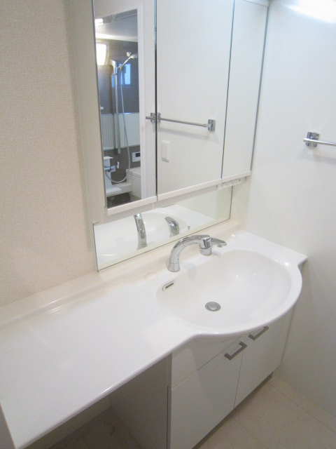 レガート清水の独立洗面台|別号室の参考写真です