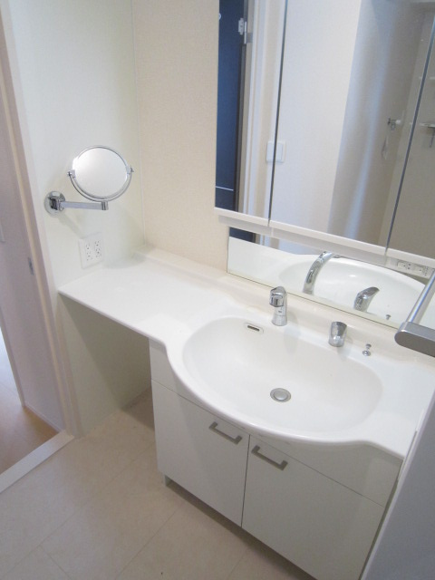 レガート清水の独立洗面台|別号室の参考写真です
