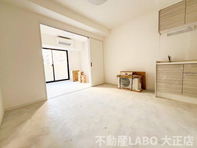 クローバー・レジデンス弁天町の居間・リビング