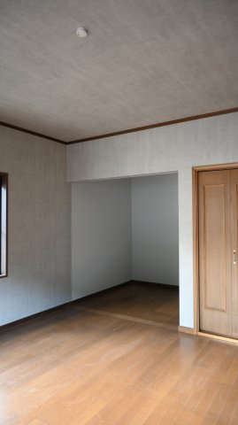 西条市小松町大頭中古住宅【1,380】（土地）67.73坪（建物）37.80坪の洋室