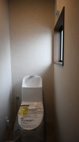 西条市小松町大頭中古住宅【1,380】（土地）67.73坪（建物）37.80坪のトイレ