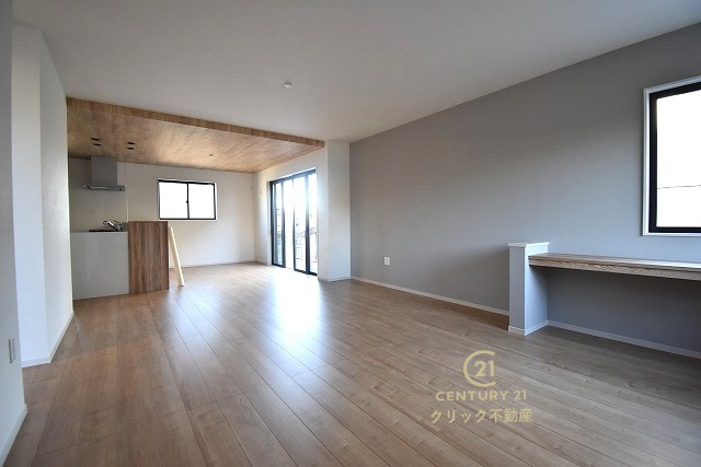 Terrace　水戸市元吉田町　4期 　限定1棟！の前面道路含む現地写真|並列駐車可能で車庫入れラクラク！気になる他の物件と合わせての現地ご案内も可能です。HPから、またお電話でも、お気軽にお問い合わせください。

